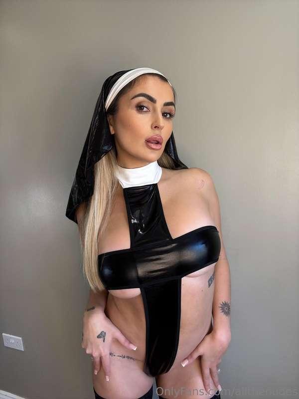 Should I keep posting more Halloween content 🖤😈?