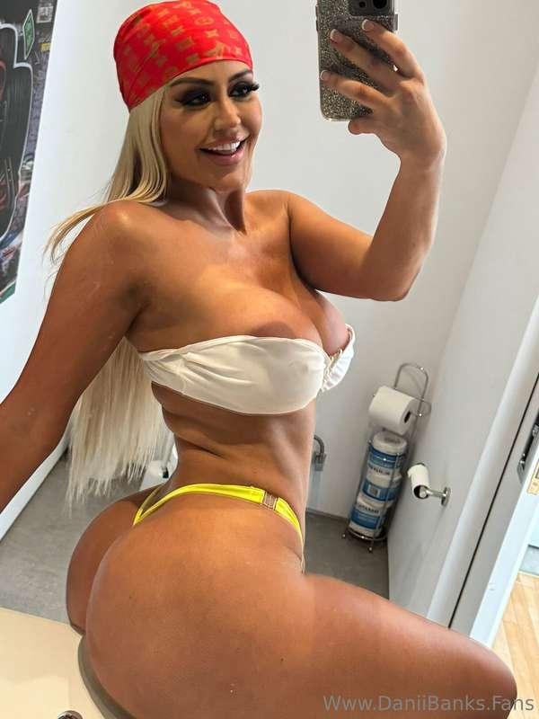 Some booty pics to brighten your day~