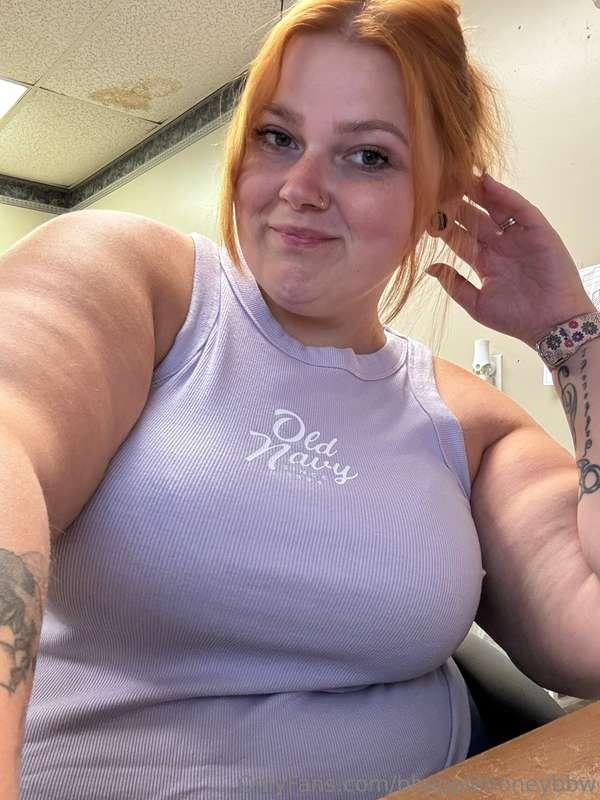 Happy Tuesday 🥰  Here’s a random work selfie of me lol  Lots..