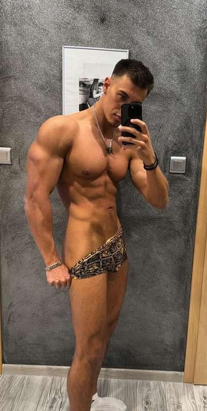 The bodybuilding Champ of Czech Republic!! 🇨🇿 He just gave m..