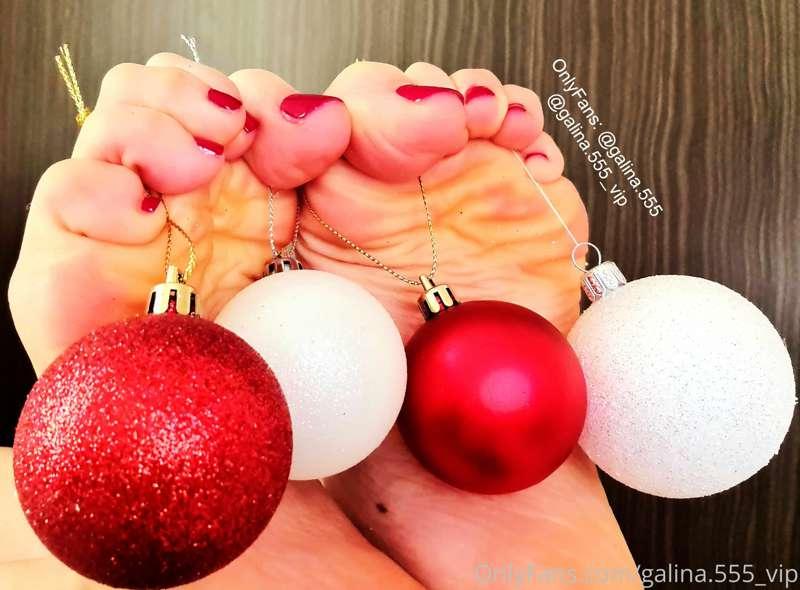 Sexy (ball) Friday! Hope all your New Year’s wishes are gonn..
