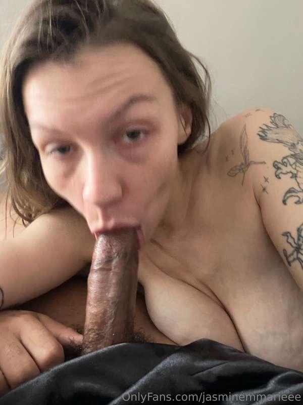 I spammed these pictures while sucking dick 🫢