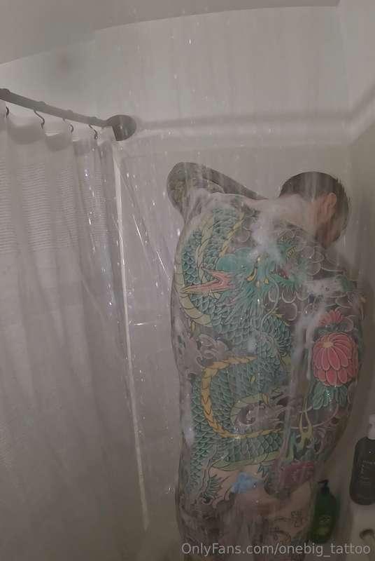 Shower time! 🧼 Check your DM‘s today😈🤘