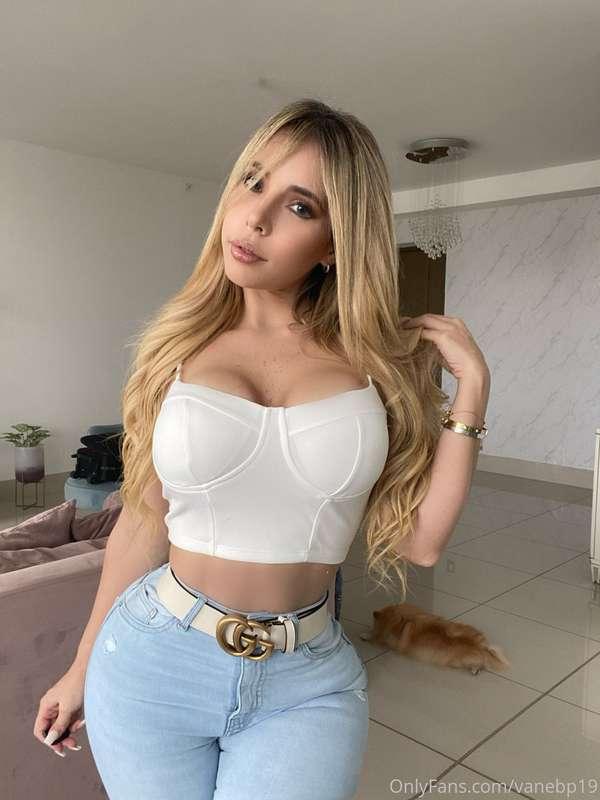 Te gusta mi outfit de hoy papi o me lo quieres quitar?😏