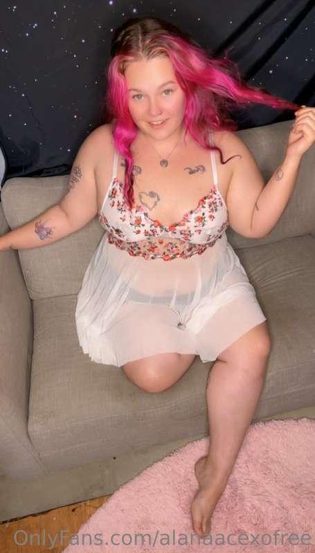You could take me on this couch 😈💖
