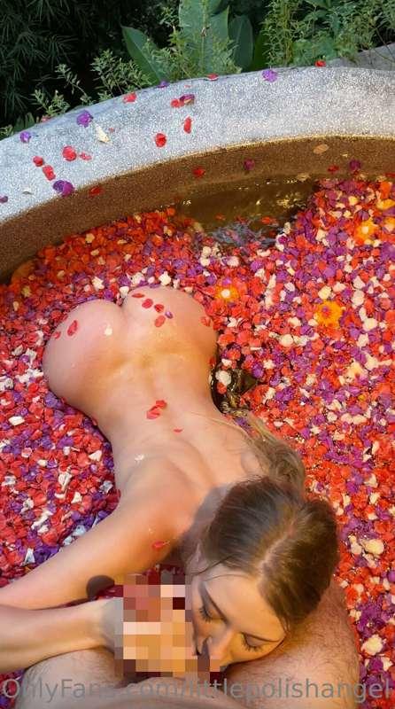 **NEW BATH TUB BLOWJOB VIDEO** 🌹 Don't forget to check your ..