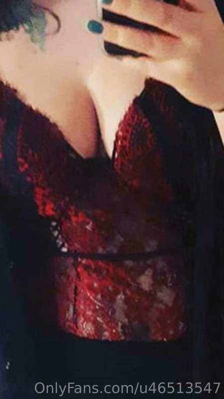 Sexy in red 😍