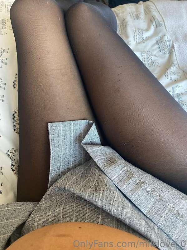 bum, legs and feet in nylon, you’d be so lucky😋😌
