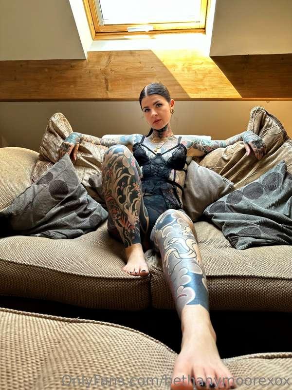 im also looking for a foot stall... any more volunteers? 😏 🦶..