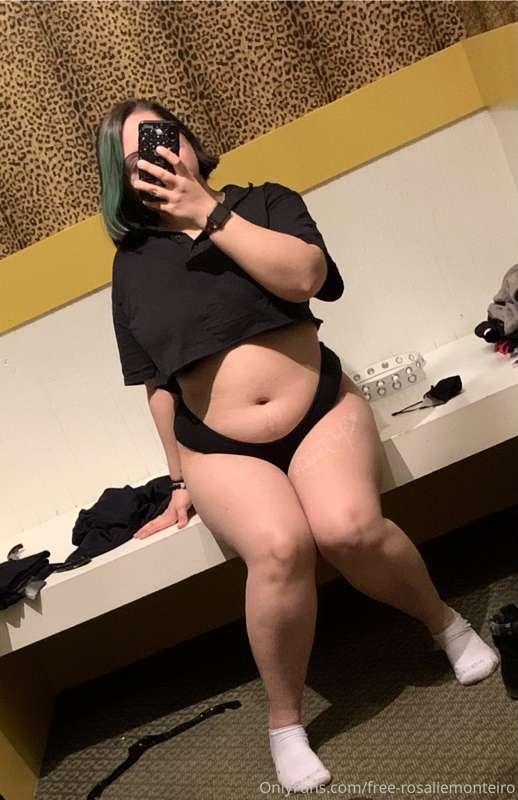 Buy me things and kiss my tummy 🥰