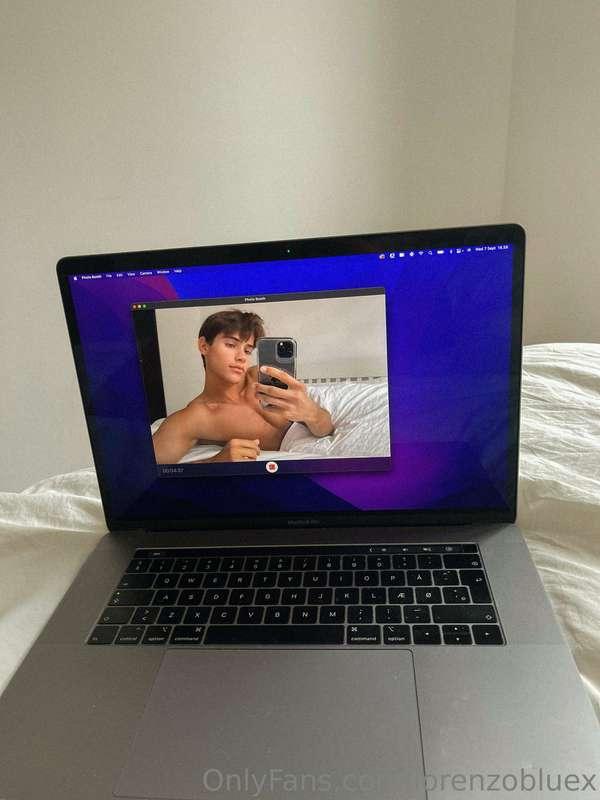Good morning handsome! 😴 Who wants to help me wake up?😋