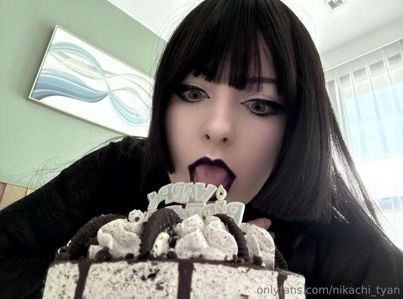 Birthday coming up >///<