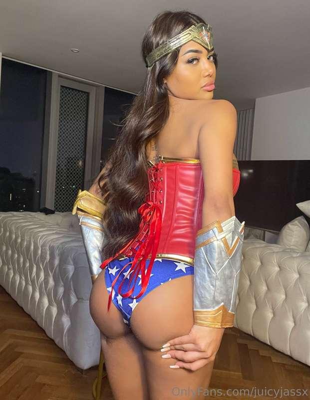 lots of cake to go round 🍑