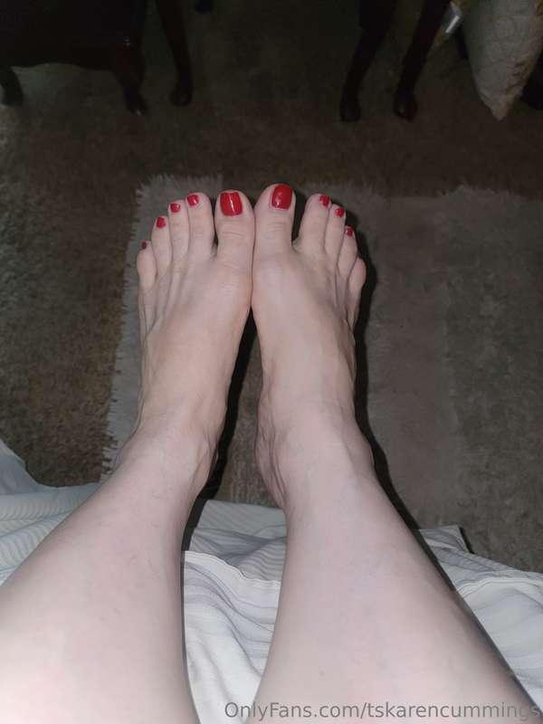 on your knees! for all toe sucker's, lickers, feet lovers! p..