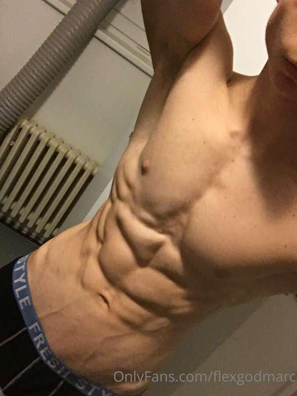 Hi do u already see my new content on my page. ?🔥