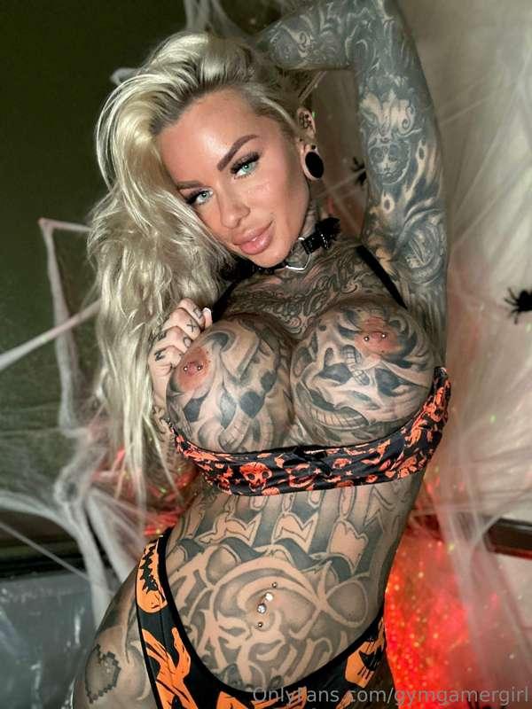 Do you think you can handle my hotness?😏🥵💦
