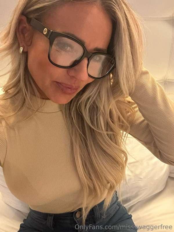 Hey guys! My OF live will be on Sunday at 6pm pst time on my..