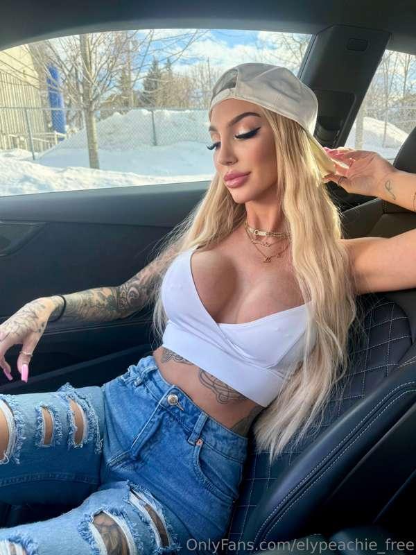 @elypeachie 🤍 