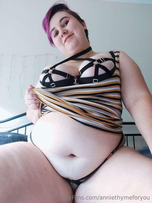 My belly is the main star of this set~ 