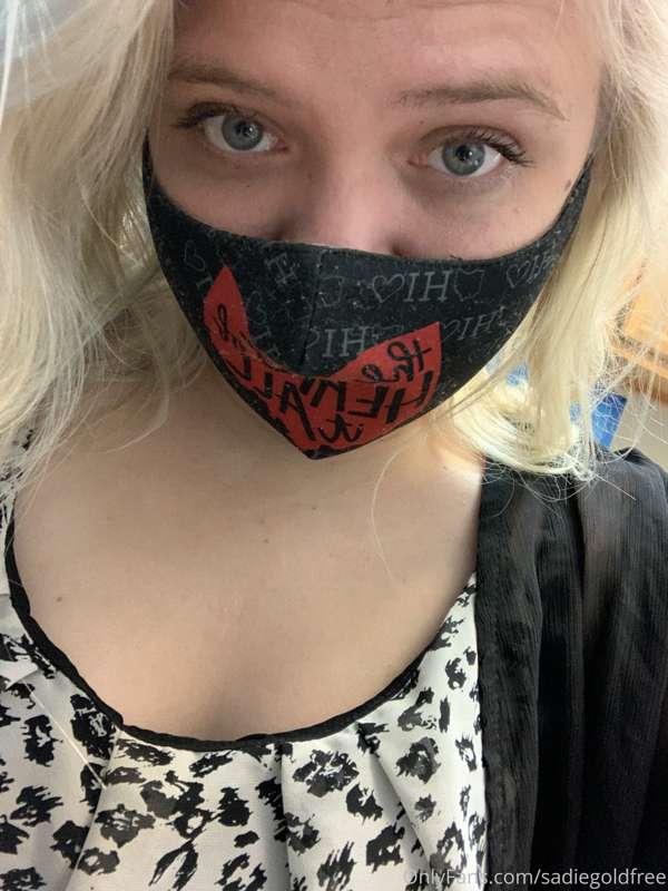 Super bored at work , message me !! Let’s chat