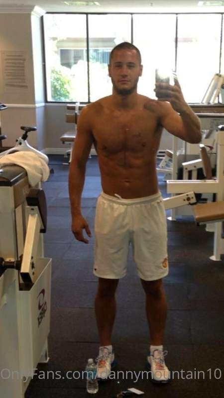 28 year old Danny. A slender 205lbs back then 💪🏻