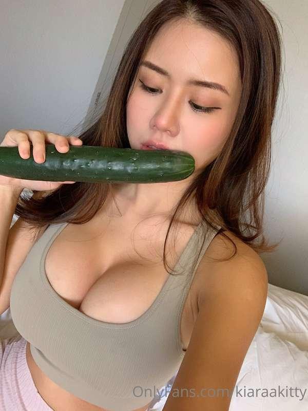 I dmed u ;) hehe 🥒 wanna see how deep i can go ? Tip just $5..