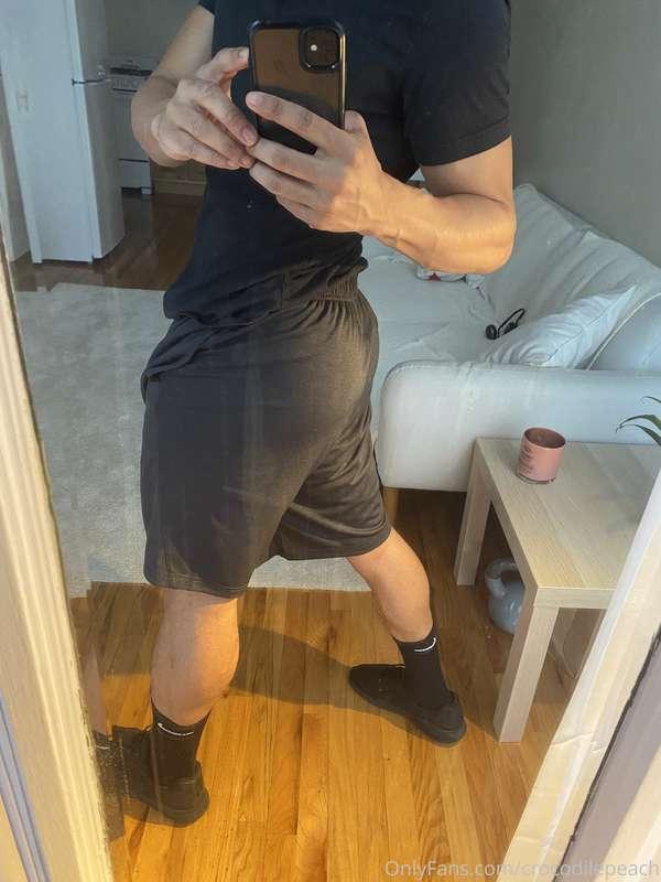 Welcome to my free Onlyfans page. I’m a hung uncut top. I lo..