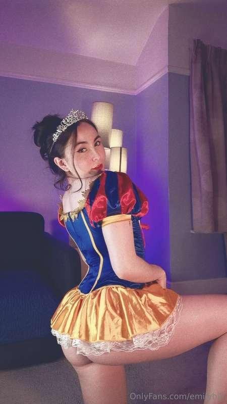 Snow white looking for a prince... 