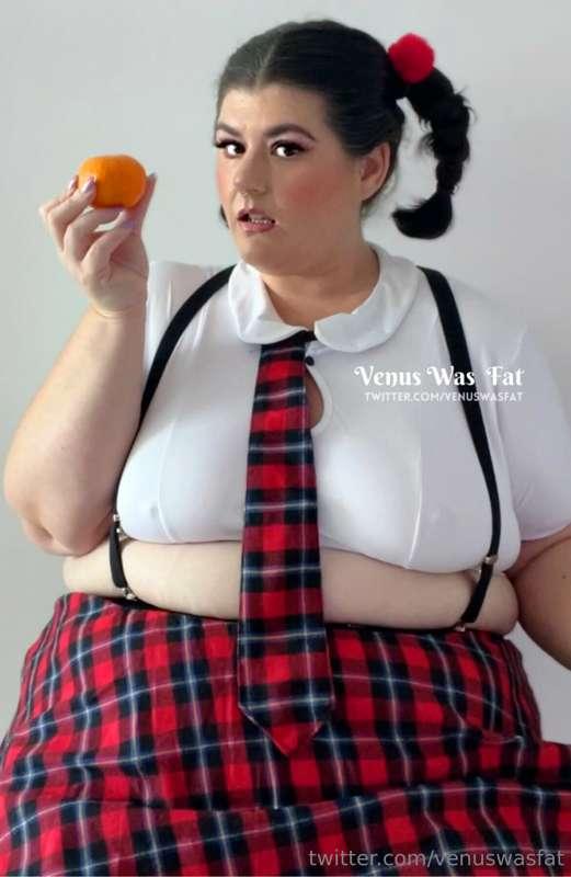 Oh it’s fruit? Yeah, I’ve heard of that stuff. 😜
XXX: @venus..