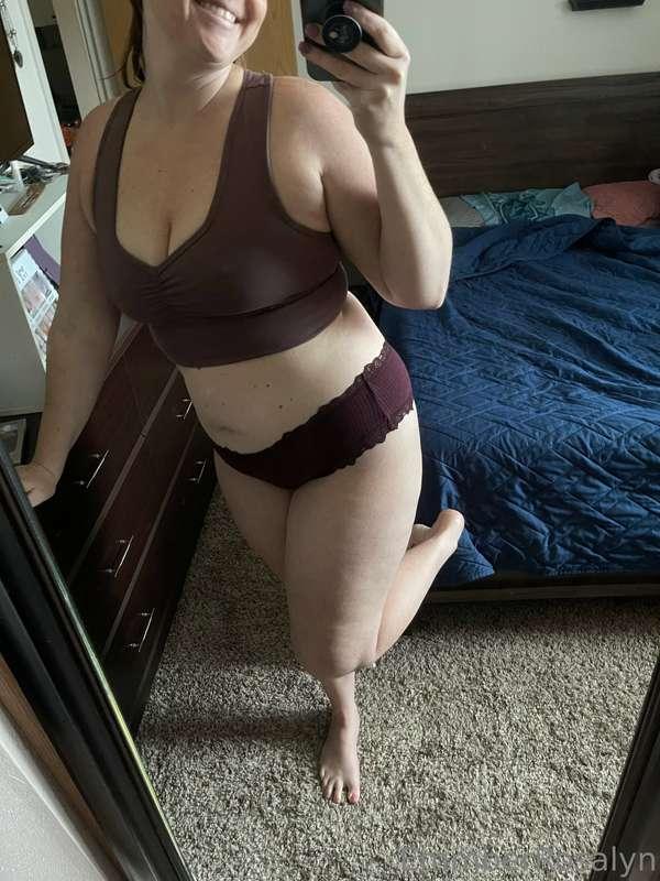 Fresh out of the shower. Feeling thick and cute.