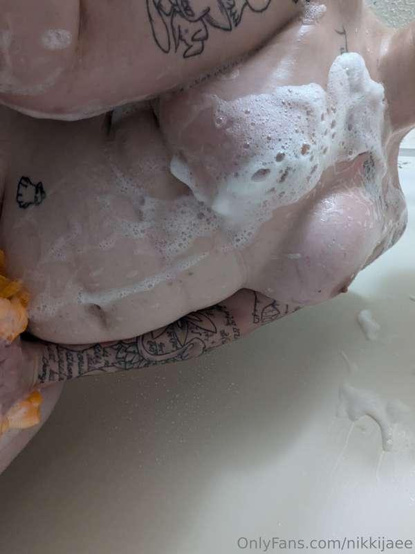 nikkijaee image #3