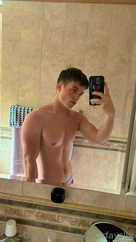 Cum play with me on my VIP page and I'll send you a FREE nud..