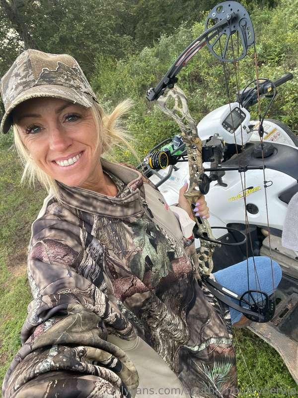 Beautiful morning hunting at the ranch🦌🐾 Could you be quiet ..