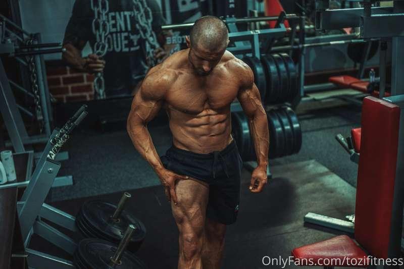 What about come and Lick my muscles? 🥵
New sex vids comming ..