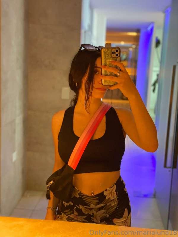 The mirror reflects my light...💥💚