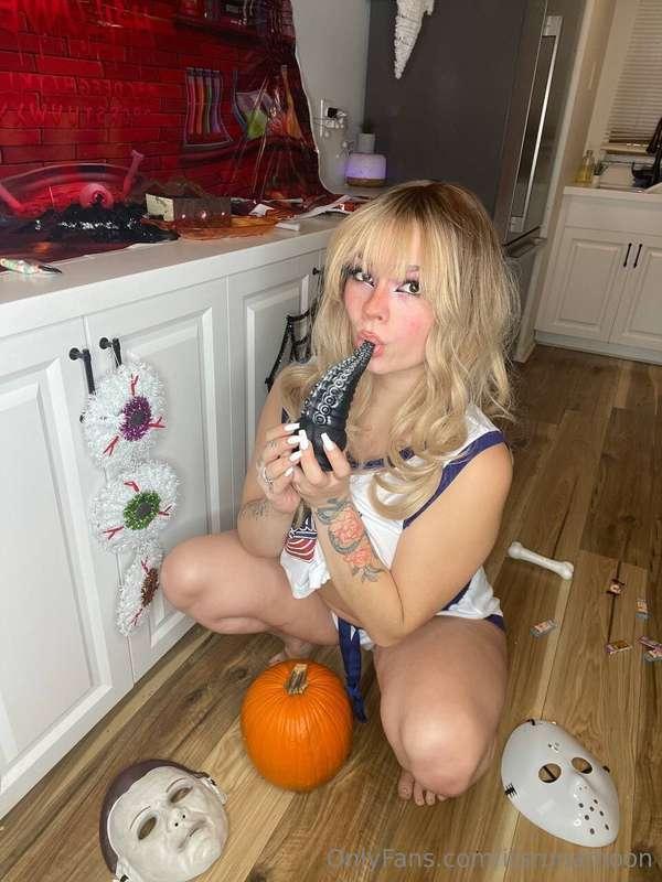 Happy hallhoeweenn 🎃😍Dm me to watch me strip, smear pumpkin ..