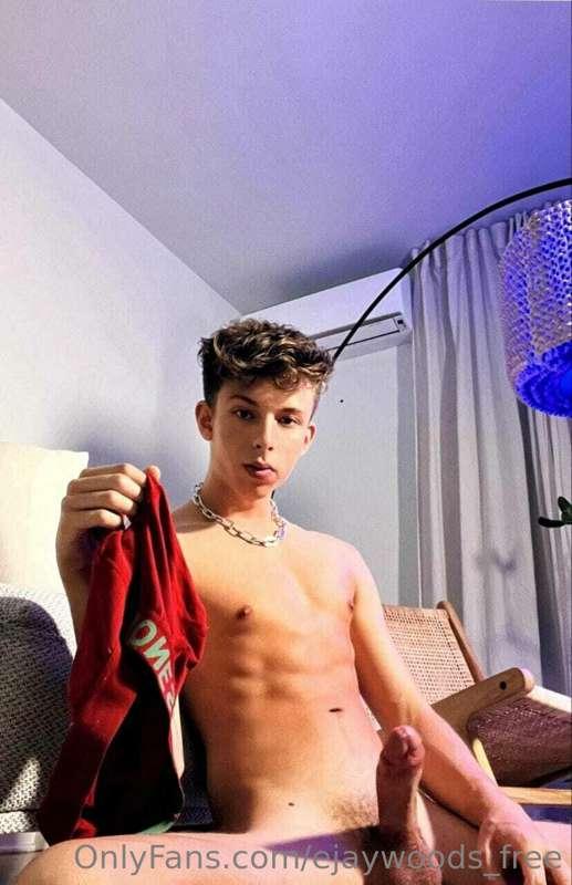 Here is Onlyfans biggest cumshot twink I know💦 @cutieboy691 ..