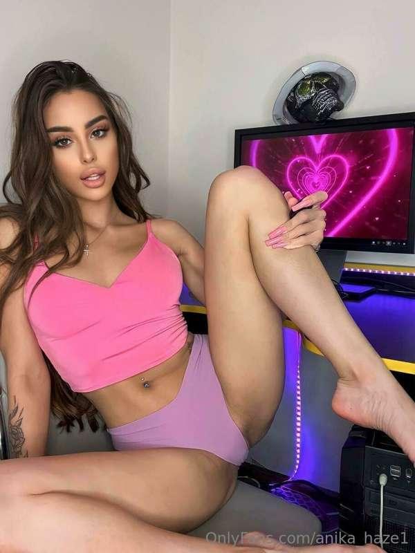 ***FREE SUBSCRIPTION***
Cute girl @julianoble next door need..