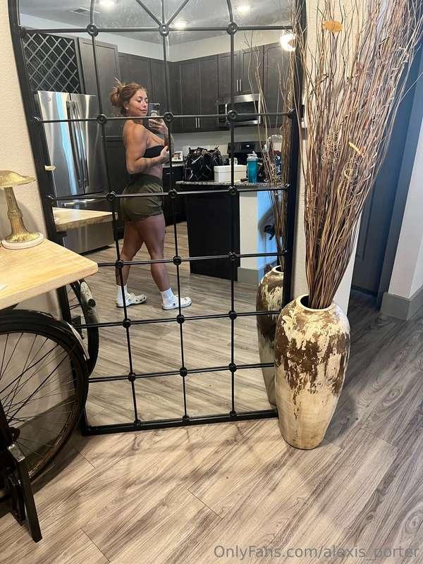 Feeling pretty big lately 😏