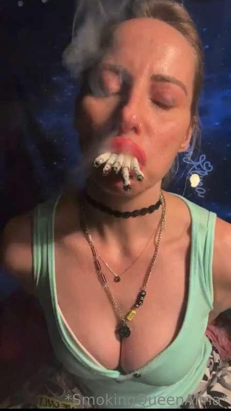 smokingqueenalina image #0