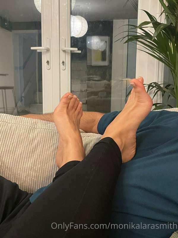 Resting my cute, little feet after a well-deserved foot mass..