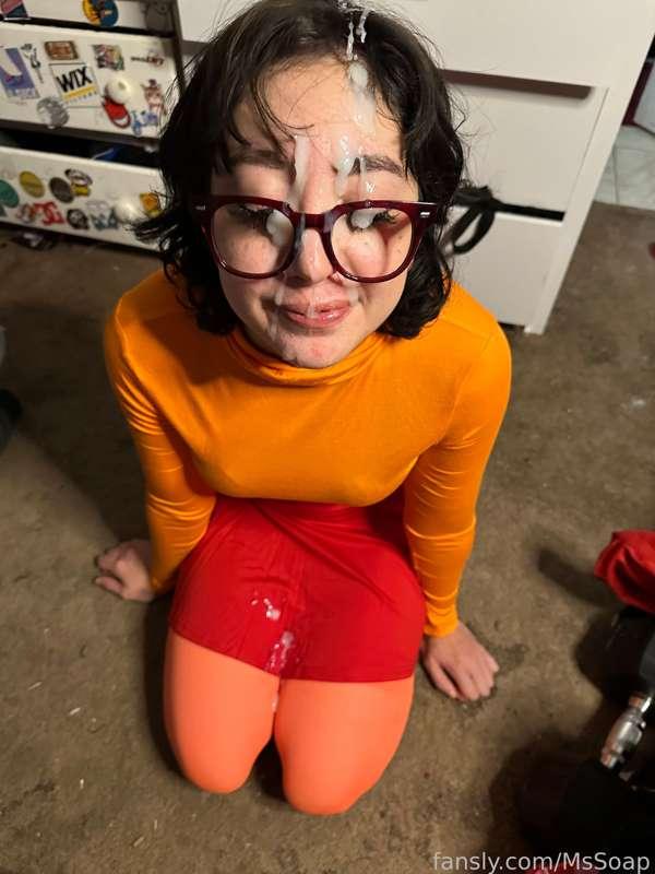 Velma Cosplay😊 Velma takes a big facial💦