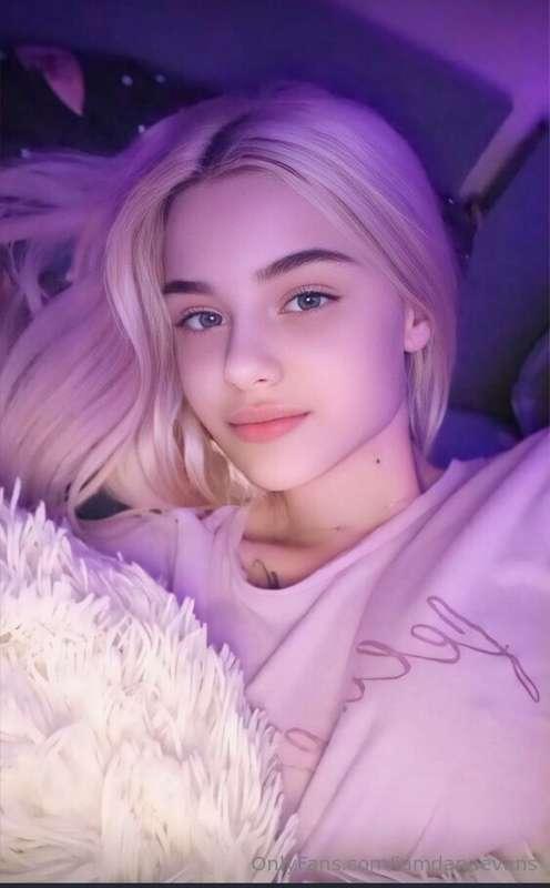 🔥 STOP SCROLLING🔥
Your sweet girl with dirty thoughts! 
@sta..