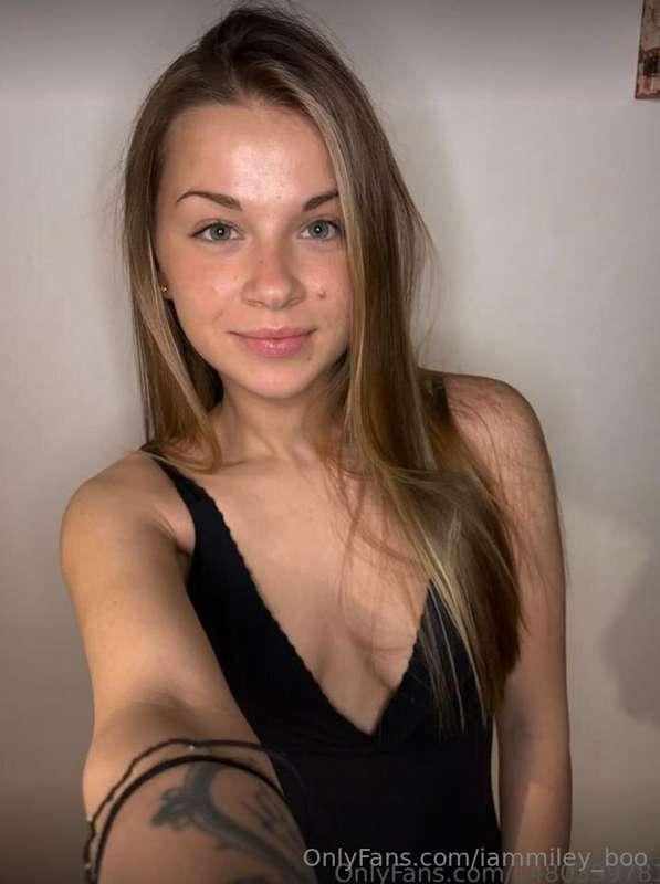 🔥 𝐅𝐑𝐄𝐄𝐄 𝐒𝐔𝐁𝐒𝐂𝐑𝐈𝐏𝐓𝐈𝐎𝐍 🔥 @elena.rae 🔥 @elena.rae loves cocks o..