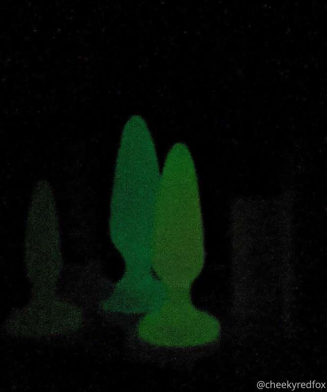 Butt plugs on my dressing table look like underground mushro..