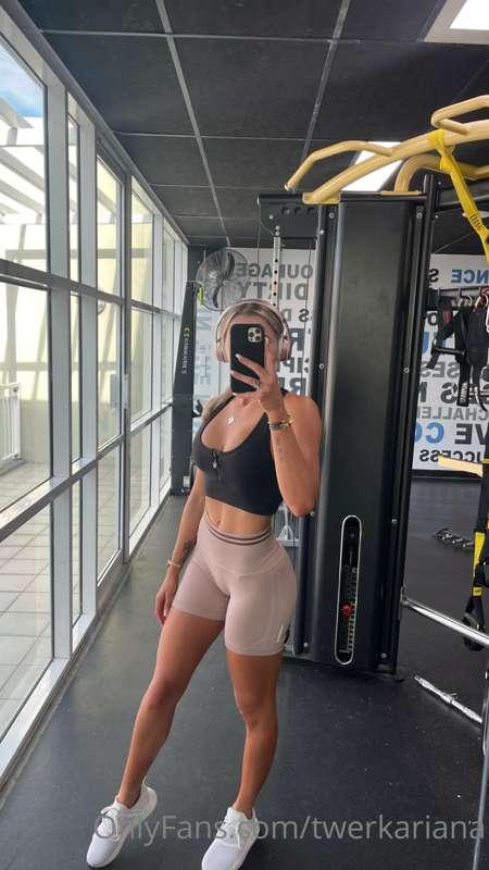 gym girlieeee💗