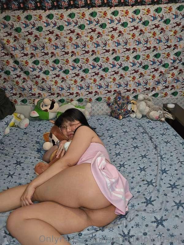 Stay in bed or get up? 😌