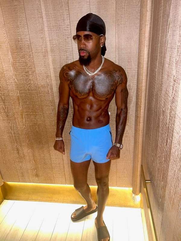 Look at that beard!!!! Gahhhhhhaha 🧔🏿‍♂️I dunno yall.... Do ..