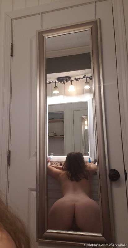 the way my body looks when I arch my back is just😍🤤