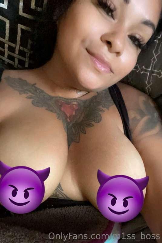 Good morning!!! It’s tittie Tuesday 😜